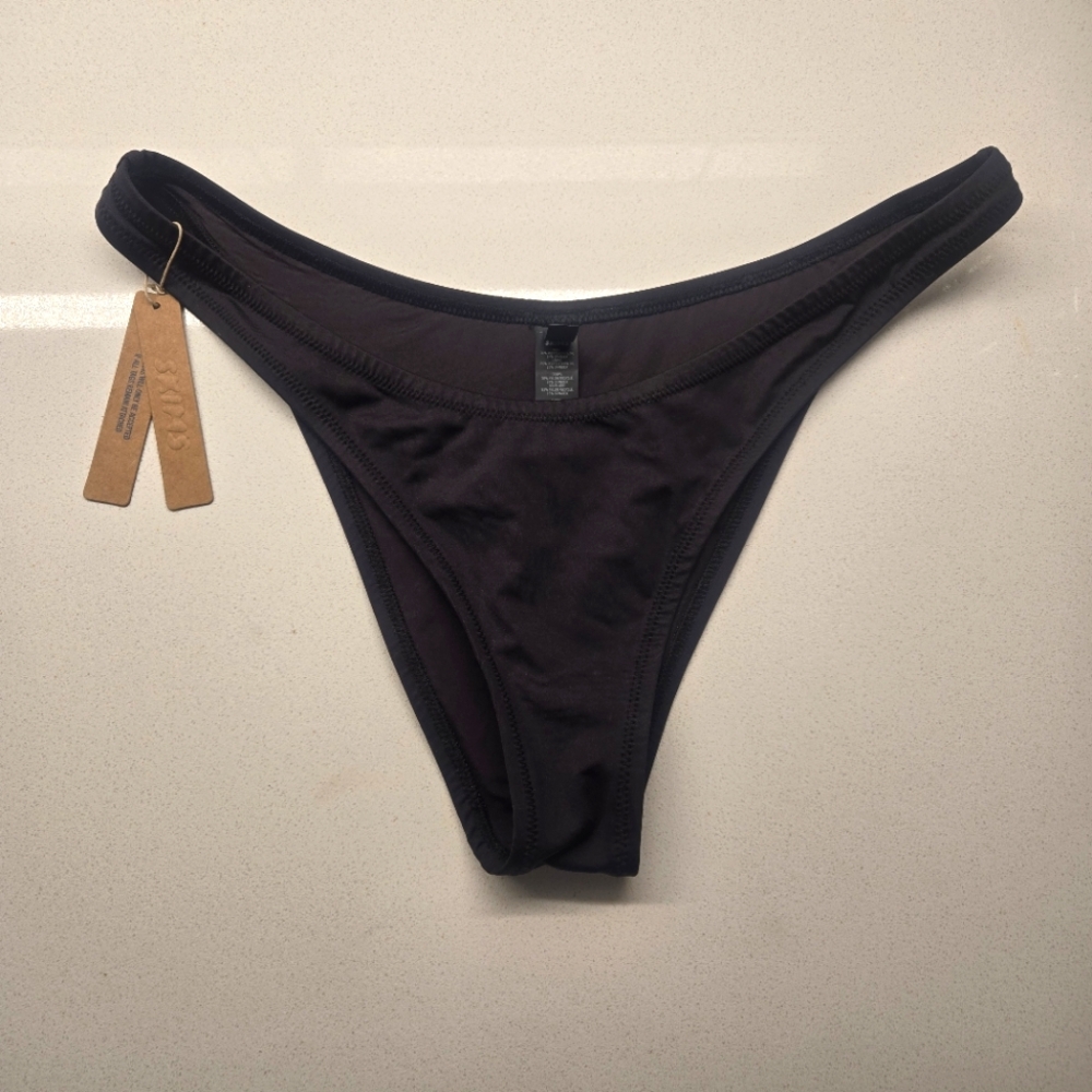 Skims Cheeky Tanga Bottoms - L